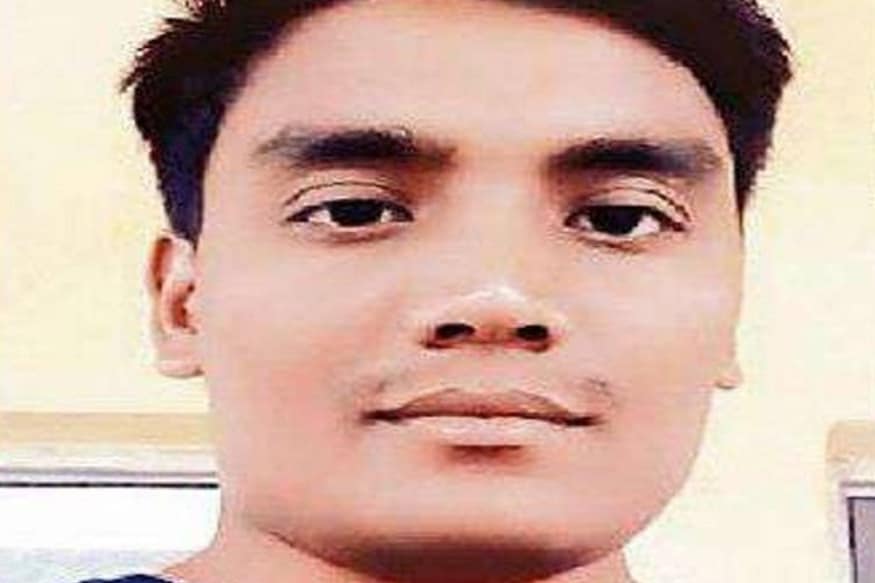 वडील निरंजन म्हणाले की, रतनची पत्नी गरोदर आहे. या होळीला तो घरी येणार होता. त्याला एक चार वर्षांचा मुलगा कृष्णा आहे. त्याला तर वडील शहीद झाले म्हणजे काय याचा अर्थही माहीत नाही. वडील निरंजन म्हणाले की, रतनची पत्नी गरोदर आहे. या होळीला तो घरी येणार होता. त्याला एक चार वर्षांचा मुलगा कृष्णा आहे. त्याला तर वडील शहीद झाले म्हणजे काय याचा अर्थही माहीत नाही.