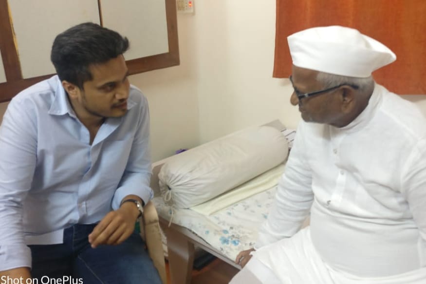 लोकपाल आणि लोकायुक्ताच्या मागणीसाठी अण्णा उपोषणाला बसले आहे. आज सहाव्या दिवशीही अण्णा आपल्या मागण्यावर ठाम राहिल्यामुळे उपोषणावर तोडगा निघू शकला नाही. लोकपाल आणि लोकायुक्ताच्या मागणीसाठी अण्णा उपोषणाला बसले आहे. आज सहाव्या दिवशीही अण्णा आपल्या मागण्यावर ठाम राहिल्यामुळे उपोषणावर तोडगा निघू शकला नाही.