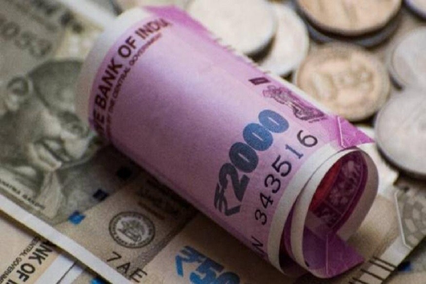 या प्लॅनमध्ये तुम्ही कमीत कमी 75 हजार रुपये टाकू शकता. पाॅलिसीधारकाचा मृत्यू मॅच्युरिटीआधी झाला, तर नाॅमिनीला मिळणारे पैसे 10 पट जास्त आहेत. या प्लॅनमध्ये तुम्ही कमीत कमी 75 हजार रुपये टाकू शकता. पाॅलिसीधारकाचा मृत्यू मॅच्युरिटीआधी झाला, तर नाॅमिनीला मिळणारे पैसे 10 पट जास्त आहेत.