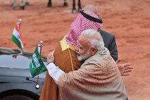 जादू की झप्पी : जागतिक नेत्यांना भेटण्याची ही आहे खास 'मोदी स्टाईल'!