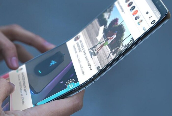 सॅमसंग Galaxy Fold मध्ये आपण एकाच वेळी तीन-तीन अॅप वापरू शकतो.