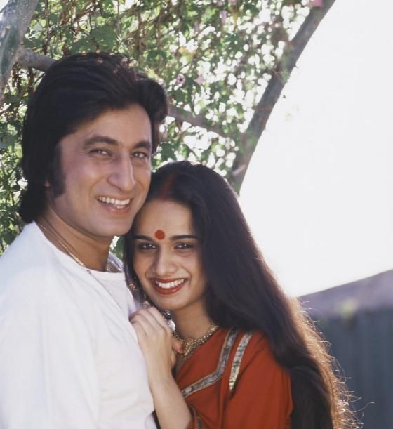 शक्ती कपूर यांनी पद्मिनी कोल्हापुरेची बहीण शिवांगी कोल्हापुरेशी पळून जाऊन लग्न केलं. लग्नाच्यावेळी शिवांगी फक्त १८ वर्षांच्या होत्या. शक्ती कपूर यांनी पद्मिनी कोल्हापुरेची बहीण शिवांगी कोल्हापुरेशी पळून जाऊन लग्न केलं. लग्नाच्यावेळी शिवांगी फक्त १८ वर्षांच्या होत्या.
