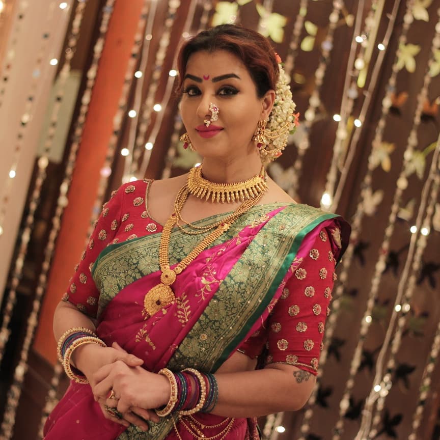 बिग बॉस ११ ची विजेती शिल्पाने काँग्रेस पक्षात जाण्याचा निर्णय घेतला. नुकतीच तिने पत्रकार परिषद घेऊन याबद्दल अधिकृत घोषणा केली. बिग बॉस ११ ची विजेती शिल्पाने काँग्रेस पक्षात जाण्याचा निर्णय घेतला. नुकतीच तिने पत्रकार परिषद घेऊन याबद्दल अधिकृत घोषणा केली.