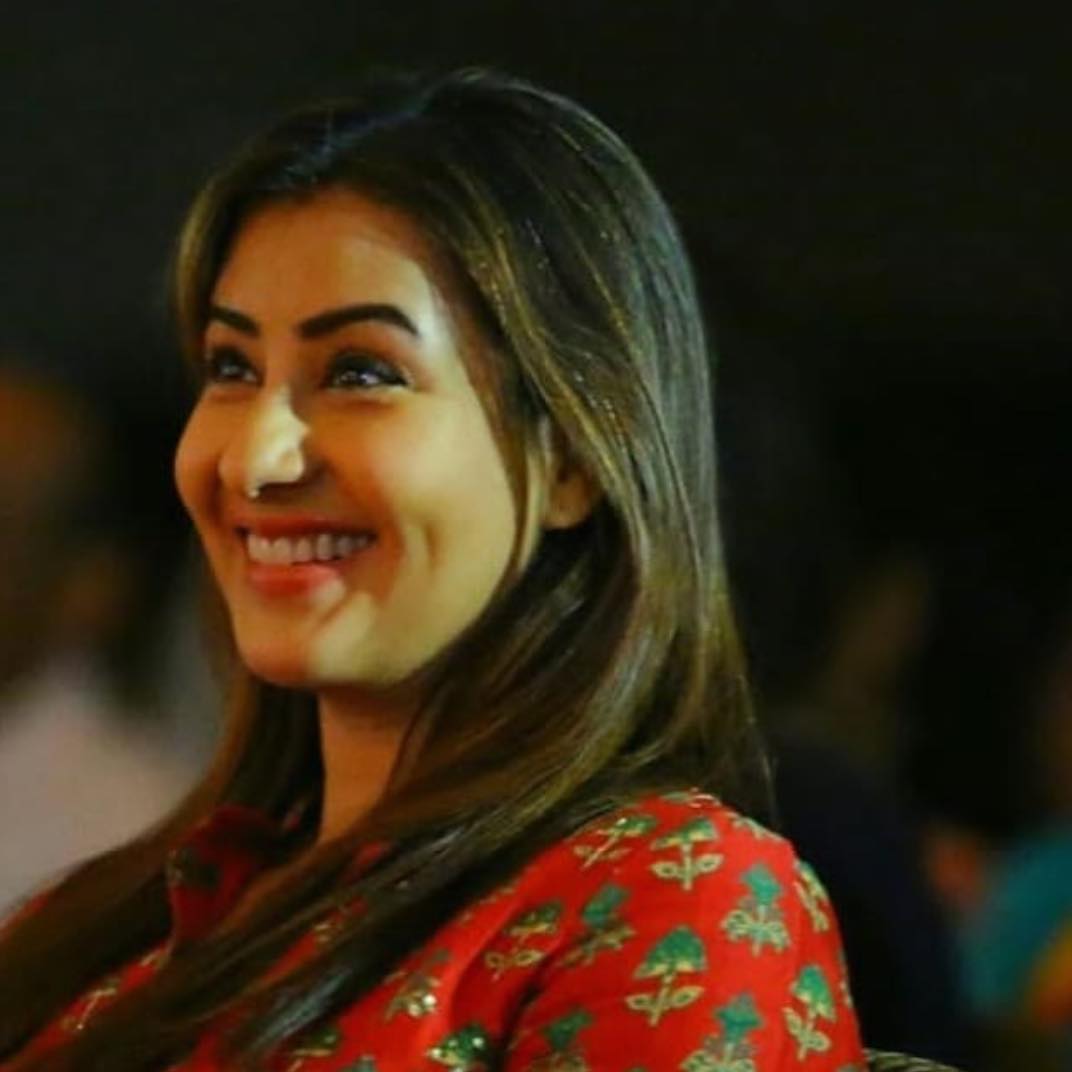 २०१६ मध्ये तिने ही मालिका सोडली. ऑक्टोबर २०१७ मध्ये शिंदेने बिग बॉस ११ या रिअलिटी शोमध्ये भाग घेतला. १४ जानेवारी २०१८ ला तिने हा शो जिंकला होता. २०१६ मध्ये तिने ही मालिका सोडली. ऑक्टोबर २०१७ मध्ये शिंदेने बिग बॉस ११ या रिअलिटी शोमध्ये भाग घेतला. १४ जानेवारी २०१८ ला तिने हा शो जिंकला होता.