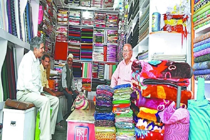 छोट्या व्यापाऱ्यांना रजिस्ट्रेशनची गरज नाही. ज्यांची आर्थिक उलाढाल 40 लाख आहे त्यांना जीएसटीमध्ये रजिस्ट्रेशनची गरज नाही. याआधी ही मर्यादा 20 लाखापर्यंत होती. छोट्या व्यापाऱ्यांना रजिस्ट्रेशनची गरज नाही. ज्यांची आर्थिक उलाढाल 40 लाख आहे त्यांना जीएसटीमध्ये रजिस्ट्रेशनची गरज नाही. याआधी ही मर्यादा 20 लाखापर्यंत होती.