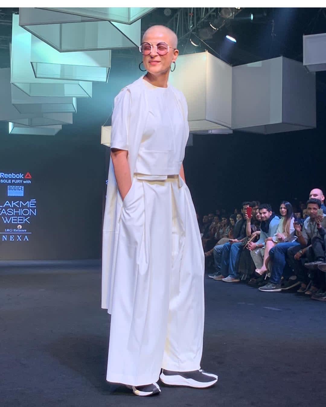 आयुष्मानचा हा मेसेज जेवढा हृदयस्पर्शी आहे, त्याहून जास्त त्रास ताहिराला झाला असेल हे फोटोपासून कळतं. आयुष्मानचा हा मेसेज जेवढा हृदयस्पर्शी आहे, त्याहून जास्त त्रास ताहिराला झाला असेल हे फोटोपासून कळतं.