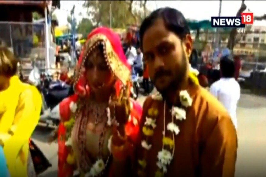 14 फेब्रुवारी या प्रेमदिनी जुनैदने जयाशी हिंदू पद्धतीने लग्न केलं. लवकरच हे जोडपं मुस्लीम धर्माप्रमाणे निकाहसुद्धा लावणार आहेत. 14 फेब्रुवारी या प्रेमदिनी जुनैदने जयाशी हिंदू पद्धतीने लग्न केलं. लवकरच हे जोडपं मुस्लीम धर्माप्रमाणे निकाहसुद्धा लावणार आहेत.