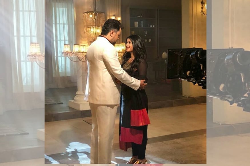 सगळं चांगलं चालू असताना आता मालिका एक रंजक वळण घेणार आहे. मालिकेतील जालिंदरची व्यक्तिरेखा वेगवेगळ्या पद्धतीने ईशाला वेळोवेळी सावध करताना प्रेक्षकांनी पाहिली आहे. सगळं चांगलं चालू असताना आता मालिका एक रंजक वळण घेणार आहे. मालिकेतील जालिंदरची व्यक्तिरेखा वेगवेगळ्या पद्धतीने ईशाला वेळोवेळी सावध करताना प्रेक्षकांनी पाहिली आहे.
