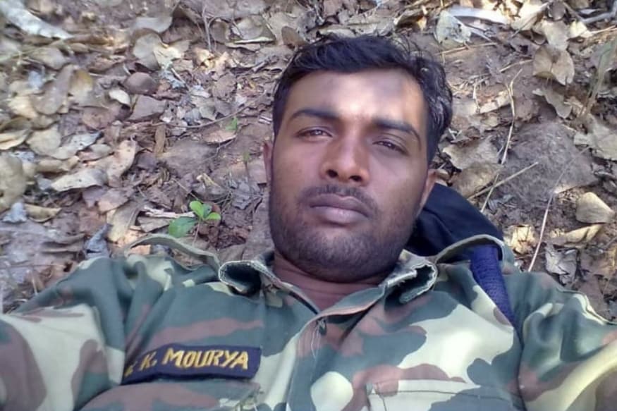 जम्मूच्या पुलवामा येथील आतंकवादी हल्ल्यात देवरियाचे जवान विजय कुमार मौर्य शहीद झाले. पतीच्या मृत्युची बातमी कळताच शहीद पत्नी विजय लक्ष्मी यांच्या पायाखालची जमीन सरकली. जम्मूच्या पुलवामा येथील आतंकवादी हल्ल्यात देवरियाचे जवान विजय कुमार मौर्य शहीद झाले. पतीच्या मृत्युची बातमी कळताच शहीद पत्नी विजय लक्ष्मी यांच्या पायाखालची जमीन सरकली.