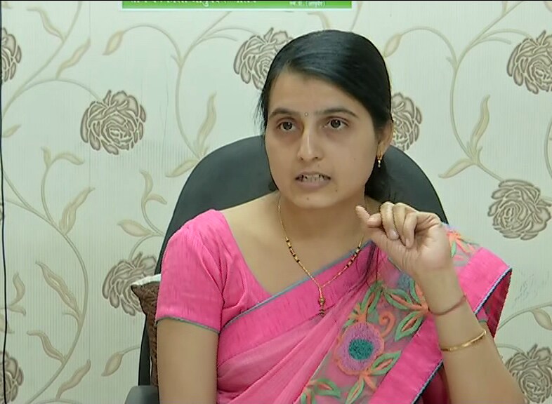 नागपूरच्या प्रसिद्ध आयुर्वेदिक डॉ. वैशाली अटलोए यांनी त्यांच्या रुग्णालयात उपचारासाठी येणाऱ्या सैन्यातील जवानांसाठी आणि त्यांच्या कुटुंबासह हुतात्मा जवानांच्या कुटुंबीयांना आजन्म उपचार मोफत देऊ केलेला आहे. नागपूरच्या प्रसिद्ध आयुर्वेदिक डॉ. वैशाली अटलोए यांनी त्यांच्या रुग्णालयात उपचारासाठी येणाऱ्या सैन्यातील जवानांसाठी आणि त्यांच्या कुटुंबासह हुतात्मा जवानांच्या कुटुंबीयांना आजन्म उपचार मोफत देऊ केलेला आहे.