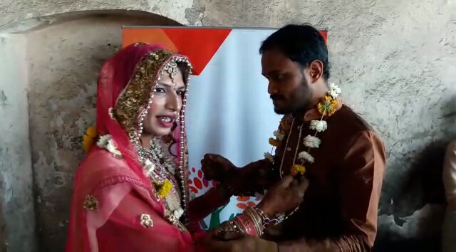 कुटुंबाने स्वीकारलं नाही, तरीही जयावरचं आपलं प्रेम कायम राहिलं आता आयुष्यभर तिच्यासोबतच आनंदाने जगणार, असं तो म्हणाला. कुटुंबाने स्वीकारलं नाही, तरीही जयावरचं आपलं प्रेम कायम राहिलं आता आयुष्यभर तिच्यासोबतच आनंदाने जगणार, असं तो म्हणाला.