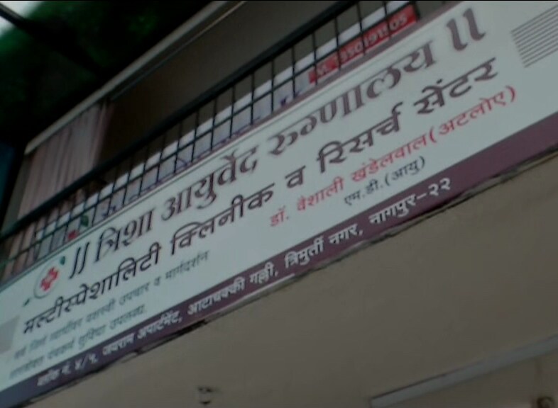 जम्मू काश्मीरमधील पुलवामा येथे अतिरेक्यांच्या हल्ल्यात हुतात्मा झालेल्या जवानांच्या कुटुंबीयांसाठी देशपातळीवरून मदतीचा ओघ सुरू आहे. त्यामध्ये सामान्य जनतेसोबतच सिनेकलाकार, क्रिकेट खेळाडू यासह विविध क्षेत्रात नावलौकिक करणाऱ्या मान्यवरांनी मदत देऊ केली आहे. जम्मू काश्मीरमधील पुलवामा येथे अतिरेक्यांच्या हल्ल्यात हुतात्मा झालेल्या जवानांच्या कुटुंबीयांसाठी देशपातळीवरून मदतीचा ओघ सुरू आहे. त्यामध्ये सामान्य जनतेसोबतच सिनेकलाकार, क्रिकेट खेळाडू यासह विविध क्षेत्रात नावलौकिक करणाऱ्या मान्यवरांनी मदत देऊ केली आहे.