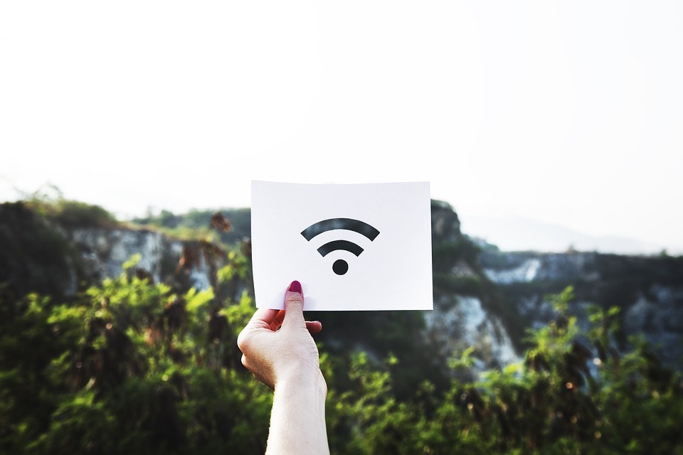 wifiमधून मिळणारी उर्जा ते डिव्हाइस चार्ज करायलाही उपयोगी पडेल. त्यामुळे बॅटरीची गरज लागणार नाही. इंजिनियर्सनी याचं नाव rectenna दिलंय. wifiमधून मिळणारी उर्जा ते डिव्हाइस चार्ज करायलाही उपयोगी पडेल. त्यामुळे बॅटरीची गरज लागणार नाही. इंजिनियर्सनी याचं नाव rectenna दिलंय.