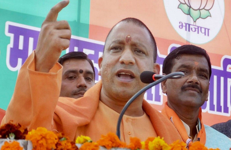 1998ला योगी आदित्यनाथ प्रथम गोरखपूरहून भाजपच्या तिकिटावर निवडणूक लढले आणि जिंकलेही. त्या वेळी ते केवळ 26 वर्षांचे होते. 1998ला योगी आदित्यनाथ प्रथम गोरखपूरहून भाजपच्या तिकिटावर निवडणूक लढले आणि जिंकलेही. त्या वेळी ते केवळ 26 वर्षांचे होते.