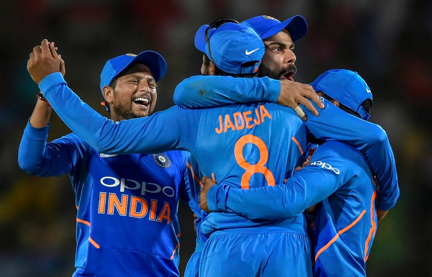 भारताच्या क्रिकेट संघाने नागपूरमध्ये झालेल्या एकदिवसीय सामन्यात ऑस्ट्रेलियाला 8 धावांनी पराभूत केले. यासह मालिकेत भारताने 2-0 अशी आघाडी घेतली आहे. ऑस्ट्रेलियाविरुद्ध भारताचा हा 133 सामन्यातील 49 वा विजय ठरला आहे. तर भारताने एकदिवसीय क्रिकेटमध्ये 500 वा विजय साजरा केला. भारताच्या क्रिकेट संघाने नागपूरमध्ये झालेल्या एकदिवसीय सामन्यात ऑस्ट्रेलियाला 8 धावांनी पराभूत केले. यासह मालिकेत भारताने 2-0 अशी आघाडी घेतली आहे. ऑस्ट्रेलियाविरुद्ध भारताचा हा 133 सामन्यातील 49 वा विजय ठरला आहे. तर भारताने एकदिवसीय क्रिकेटमध्ये 500 वा विजय साजरा केला.