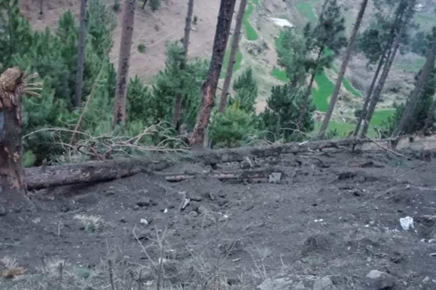 पुलवामा हल्ल्यानंतर भारताने जैश ए मोहम्मदच्या पाकिस्तानमधील दहशतवादी प्रशिक्षण तळावर हवाई हल्ला केला. यात 300 दहशतवादी ठार झाले. पुलवामा हल्ल्यानंतर भारताने जैश ए मोहम्मदच्या पाकिस्तानमधील दहशतवादी प्रशिक्षण तळावर हवाई हल्ला केला. यात 300 दहशतवादी ठार झाले.