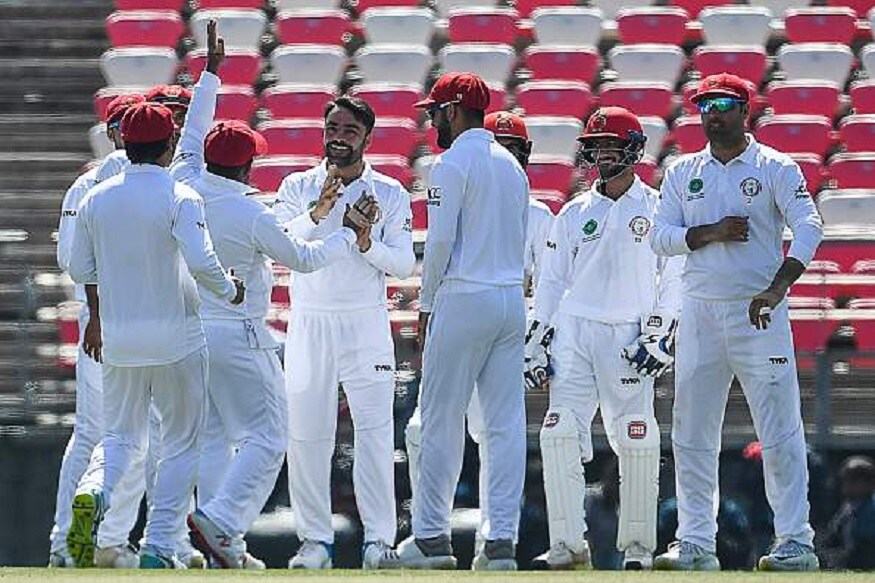 अफगाणिस्तानने राजीव गांधी इंटरनॅशनल स्टेडियमवर आयर्लंडविरुद्धची कसोटी जिंकून ऐतिहासिक विजयाची नोंद केली आहे. एका कसोटीच्या मालिकेत आयर्लंडवर 7 गडी राखून आपला पहिला वहिला विजय साजरा केला. अफगाणिस्तानने राजीव गांधी इंटरनॅशनल स्टेडियमवर आयर्लंडविरुद्धची कसोटी जिंकून ऐतिहासिक विजयाची नोंद केली आहे. एका कसोटीच्या मालिकेत आयर्लंडवर 7 गडी राखून आपला पहिला वहिला विजय साजरा केला.