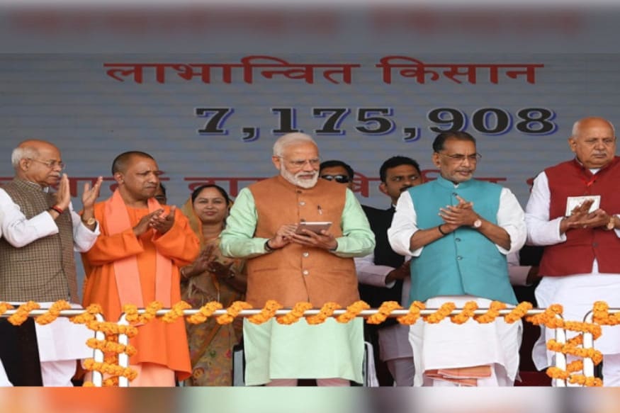 देशातील 12 कोटी शेतकऱ्यांना शेतीसाठी अर्थसहाय्य करणाऱ्या PM KISAN योजनेचा कर्नाटकात फक्त तीन शेतकऱ्यांनी लाभ घेतला आहे. संपूर्ण राज्यात फक्त 6 हजार रुपये देण्यात आले. या ठिकाणी काँग्रेसचे सरकार आहे. देशातील 12 कोटी शेतकऱ्यांना शेतीसाठी अर्थसहाय्य करणाऱ्या PM KISAN योजनेचा कर्नाटकात फक्त तीन शेतकऱ्यांनी लाभ घेतला आहे. संपूर्ण राज्यात फक्त 6 हजार रुपये देण्यात आले. या ठिकाणी काँग्रेसचे सरकार आहे.