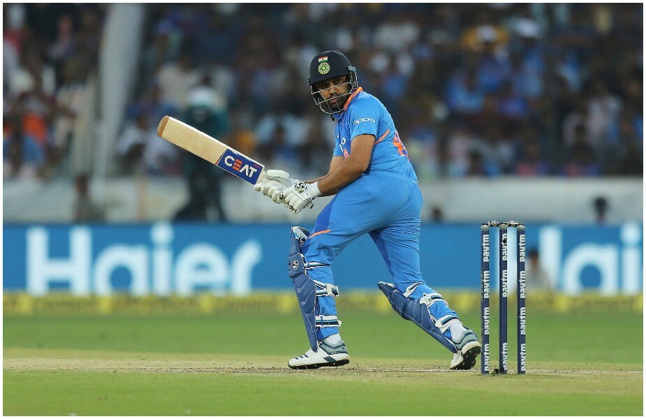 हिटमॅन रोहित शर्मा भारताचा सलानीवीर आहे. एकदिवसीय क्रिकेटमध्ये तीन द्वीशतके करणारा तो जगातील एकमेव फलंदाज आहे. त्याचा हा दुसरा वर्ल्डकप असेल. हिटमॅन रोहित शर्मा भारताचा सलानीवीर आहे. एकदिवसीय क्रिकेटमध्ये तीन द्वीशतके करणारा तो जगातील एकमेव फलंदाज आहे. त्याचा हा दुसरा वर्ल्डकप असेल.
