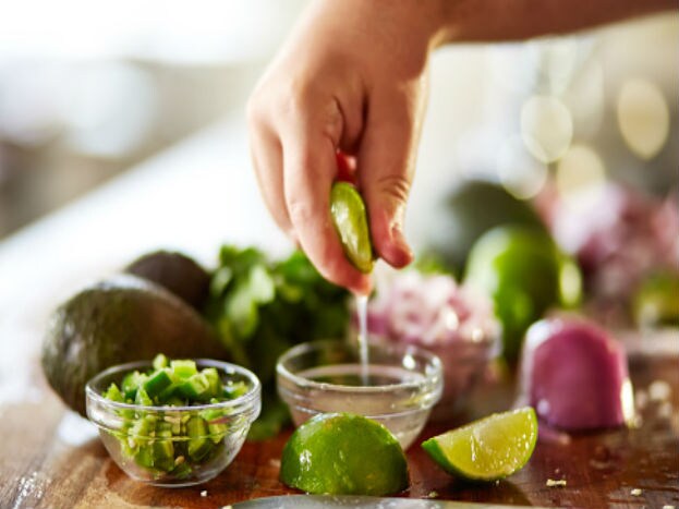 Lancet Diet 'जर्नल लँसेट'मध्ये प्रकाशित करण्यात आलं आहे. हे डाएट हेल्दी असल्याचं संशोधकांचं म्हणणं आहे. हा डाएट प्लान 19 संशोधक आणि 16 देशांतील 18 लेखकांनी मिळून 'The EAT-Lancet कमिशन'च्या अंतर्गत बनवला आहे. Lancet Diet 'जर्नल लँसेट'मध्ये प्रकाशित करण्यात आलं आहे. हे डाएट हेल्दी असल्याचं संशोधकांचं म्हणणं आहे. हा डाएट प्लान 19 संशोधक आणि 16 देशांतील 18 लेखकांनी मिळून 'The EAT-Lancet कमिशन'च्या अंतर्गत बनवला आहे.