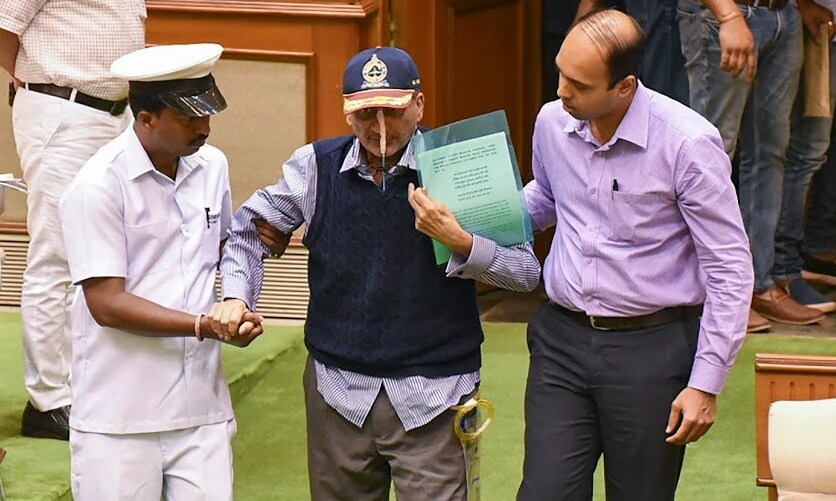 पर्रिकर गेल्या वर्षभरापासून स्वादुपिंडाच्या कर्करोगाशी झुंज देत होते. ते शेवट पर्यंत गोव्याचे मुख्यमंत्री म्हणून काम करत राहिले. पर्रिकर गेल्या वर्षभरापासून स्वादुपिंडाच्या कर्करोगाशी झुंज देत होते. ते शेवट पर्यंत गोव्याचे मुख्यमंत्री म्हणून काम करत राहिले.
