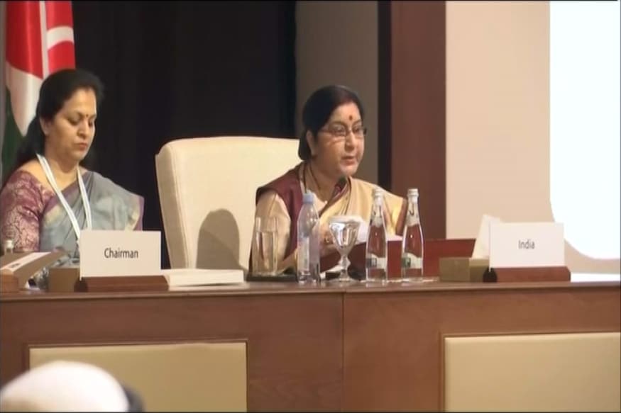 भारताने एअर स्ट्राईक केल्यानंतर पाकिस्तानने काश्मीरमध्ये नौशेरा, आखनूर भागात शस्त्रसंधीचे उल्लंघन केले. त्याचबरोबर पाकच्या परराष्ट्र मंत्र्यांनी अरब अमिरातीने आयोजित केलेल्या ओआयसीमध्ये भारताला सहभागी होऊ देऊ नये असं म्हटलं होतं. भारताने एअर स्ट्राईक केल्यानंतर पाकिस्तानने काश्मीरमध्ये नौशेरा, आखनूर भागात शस्त्रसंधीचे उल्लंघन केले. त्याचबरोबर पाकच्या परराष्ट्र मंत्र्यांनी अरब अमिरातीने आयोजित केलेल्या ओआयसीमध्ये भारताला सहभागी होऊ देऊ नये असं म्हटलं होतं.