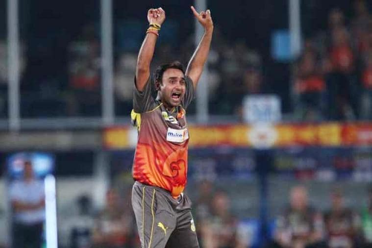 आयपीएलमध्ये पहिली हॅट्ट्रिक भारताचा माजी वेगवान गोलंदाज लक्ष्मीपति बालाजीच्या नावावर आहे. त्याने 2008 मध्ये सीएसकेकडून खेळताना किंग्ज इलेव्हन पंजाबविरुद्ध ही कामगिरी केली होती. आयपीएलमध्ये पहिली हॅट्ट्रिक भारताचा माजी वेगवान गोलंदाज लक्ष्मीपति बालाजीच्या नावावर आहे. त्याने 2008 मध्ये सीएसकेकडून खेळताना किंग्ज इलेव्हन पंजाबविरुद्ध ही कामगिरी केली होती.
