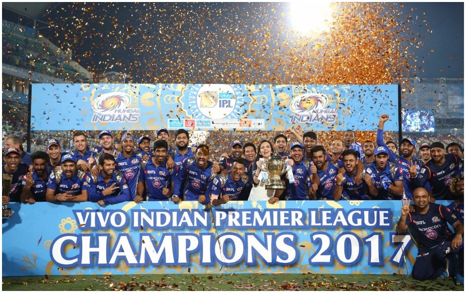 रिकी पाँटिंगनंतर कर्णधार म्हणून 2013 मध्ये रोहित शर्माकडे जबाबदारी सोपवण्यात आली. त्याच्या नेतृत्वाखाली तीन वेळा विजेतेपद पटकावण्याची कामगिरी संघाने केले. असे करणारा चेन्नई नंतर मुंबई हा दुसरा संघ आहे. मुंबई इंडियन्सने 2008 पासून आतापर्यंत 171 सामने खेळले असून त्यात 97 विजय तर 73 पराभव पत्करले आहेत. तर एक सामना अनिर्णित राहिला. रिकी पाँटिंगनंतर कर्णधार म्हणून 2013 मध्ये रोहित शर्माकडे जबाबदारी सोपवण्यात आली. त्याच्या नेतृत्वाखाली तीन वेळा विजेतेपद पटकावण्याची कामगिरी संघाने केले. असे करणारा चेन्नई नंतर मुंबई हा दुसरा संघ आहे. मुंबई इंडियन्सने 2008 पासून आतापर्यंत 171 सामने खेळले असून त्यात 97 विजय तर 73 पराभव पत्करले आहेत. तर एक सामना अनिर्णित राहिला.