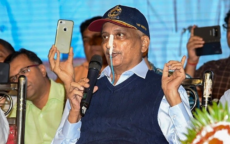 साधी राहणी आणि उच्च विचारसरणीसाठी पर्रिकर ओळखले जात होते. त्यांच्या साध्या राहणीमुळे त्यांना सामान्यांचे मुख्यमंत्री म्हटले जात होते. त्यांनी सूटा-बूटात खुपच कमी वेळा पाहिले गेले. याबद्दल एक किस्साही सांगितला दातो. साधी राहणी आणि उच्च विचारसरणीसाठी पर्रिकर ओळखले जात होते. त्यांच्या साध्या राहणीमुळे त्यांना सामान्यांचे मुख्यमंत्री म्हटले जात होते. त्यांनी सूटा-बूटात खुपच कमी वेळा पाहिले गेले. याबद्दल एक किस्साही सांगितला दातो.