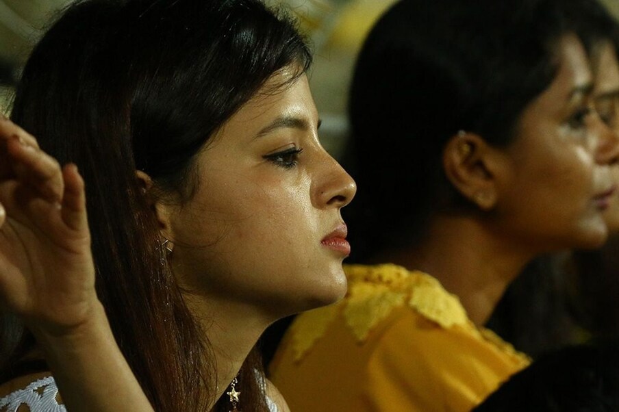 महेंद्रसिंग धोनीच्या सीएसकेने विजयाने या हंगामाची सुरुवात केली आहे. या सामन्याला धोनीची पत्नी साक्षीही उपस्थित होती. 