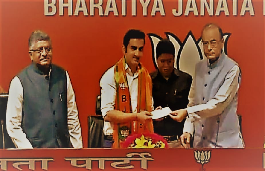 चित्रपट कलाकारांसोबत क्रिकेटपटूही लोकसभेच्या मैदानात उतरले आहेत. भारताचा माजी क्रिकेटपटू गौतम गंभीरने भाजपमध्ये प्रवेश केला. तो दिल्लीतून निवडणूक लढवू शकतो. चित्रपट कलाकारांसोबत क्रिकेटपटूही लोकसभेच्या मैदानात उतरले आहेत. भारताचा माजी क्रिकेटपटू गौतम गंभीरने भाजपमध्ये प्रवेश केला. तो दिल्लीतून निवडणूक लढवू शकतो.