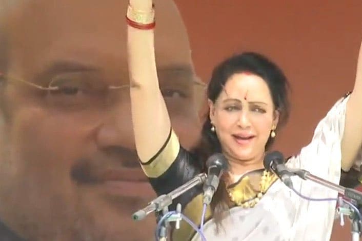 २०१४-१५ मध्ये त्यांनी ३ कोटी १२ लाख रुपये, २०१५-१६ मध्ये १ कोटी ९ लाख रुपये आणि २०१६-१७ मध्ये ४ कोटी ३० लाख रुपये कमवले. २०१४-१५ मध्ये त्यांनी ३ कोटी १२ लाख रुपये, २०१५-१६ मध्ये १ कोटी ९ लाख रुपये आणि २०१६-१७ मध्ये ४ कोटी ३० लाख रुपये कमवले.