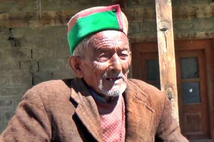 श्यामसरन नेगी यांचा तत्कालीन मुख्य निवडणूक आयुक्त नवीन चावला यांचा सत्कार केला होता. विशेष म्हणजे हा सत्कार श्यामसरन यांच्या निवासस्थानी करण्यात आला होता. श्यामसरन नेगी यांचा तत्कालीन मुख्य निवडणूक आयुक्त नवीन चावला यांचा सत्कार केला होता. विशेष म्हणजे हा सत्कार श्यामसरन यांच्या निवासस्थानी करण्यात आला होता.