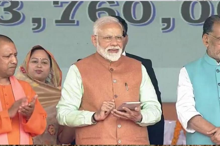 राजस्थानच्या राज्य सरकारकडून मिळालेल्या माहितीमध्ये त्रुटी होत्या. त्या तपासल्यानंतर केवळ 27 हजार शेतकऱ्यांच्या खात्यावर पैसे पाठवण्यात आले होते. मात्र राज्य सरकारकडून यात दिरंगाई झाल्याने आचारसंहितेमुळे एकाही शेतकऱ्याच्या खात्यावर पैसे पोहचले नसल्याचे राधामोहन सिंह यांनी म्हटले आहे. राजस्थानच्या राज्य सरकारकडून मिळालेल्या माहितीमध्ये त्रुटी होत्या. त्या तपासल्यानंतर केवळ 27 हजार शेतकऱ्यांच्या खात्यावर पैसे पाठवण्यात आले होते. मात्र राज्य सरकारकडून यात दिरंगाई झाल्याने आचारसंहितेमुळे एकाही शेतकऱ्याच्या खात्यावर पैसे पोहचले नसल्याचे राधामोहन सिंह यांनी म्हटले आहे.