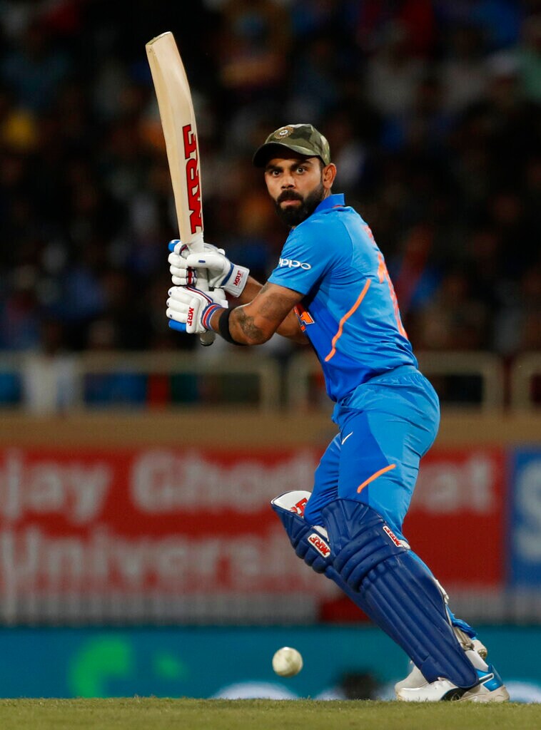 विराटने शेवटच्या 11 एकदिवसीय सामन्यांत 7 शतकं ठोकली आहेत. फक्त 4 एकदिवसीय सामन्यांत त्याने शतक गमावलं आहे. विराटने शेवटच्या 11 एकदिवसीय सामन्यांत 7 शतकं ठोकली आहेत. फक्त 4 एकदिवसीय सामन्यांत त्याने शतक गमावलं आहे.