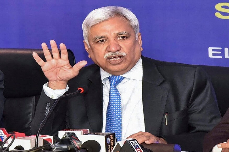 रविवारी निवडणूक आयोगानं लोकसभा निवडणुकीची घोषणा केली. देशात सात टप्प्यांमध्ये होणाऱ्या निवडणुकीचा निकाल हा 23 मे रोजी लागणार आहे. जवळपास 90 कोटी लोक आपला मतदानाचा हक्क बजावतील. रविवारी निवडणूक आयोगानं लोकसभा निवडणुकीची घोषणा केली. देशात सात टप्प्यांमध्ये होणाऱ्या निवडणुकीचा निकाल हा 23 मे रोजी लागणार आहे. जवळपास 90 कोटी लोक आपला मतदानाचा हक्क बजावतील.