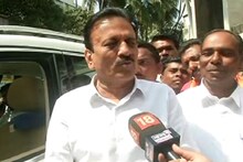 वाद चिघळणार! पवारांची महाजनांच्या नाचण्यावर आक्षेपार्ह टीका,BJPचा बॅनरमधून हल्ला