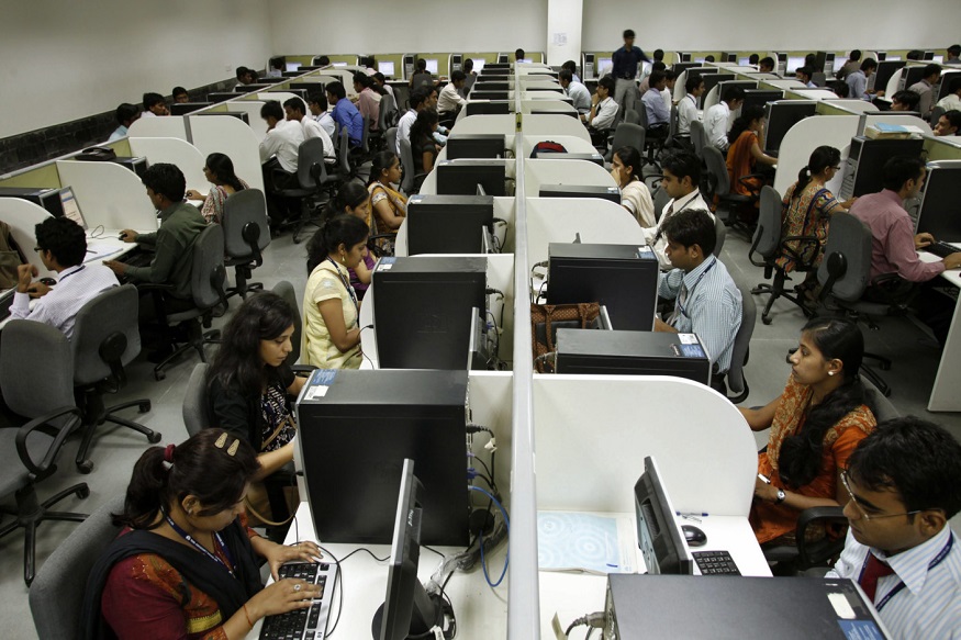 सध्या जगात नव्या जमान्याचे रोजगार निर्माण होत आहेत पण भारतीय तरुणांनी पदवी तसेच पारंपारीक शिक्षण घेण्याकडेच जास्त ओढा आहे. एकूण 180 अब्ज डॉलरच्या इतक्या मोठ्या डोमेस्टिक सॉफ्टवेअर उद्योगात फक्त 40 लाख लोकांनाच रोजगार मिळाला आहे.