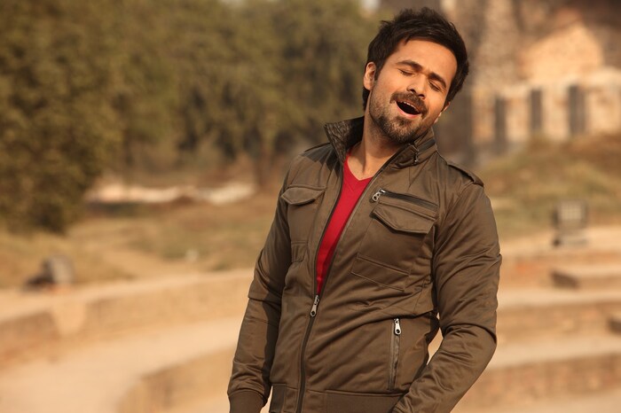 इम्रान हाश्मी स्वत: सांगतो की तुम्ही दारूपासून दूर राहा. तो स्वत: हा नियम पाळतो.