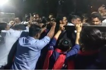 JNUमध्ये विद्यार्थ्यांचा गोंधळ, कुलगुरूंचा गंभीर आरोप JNUमध्ये विद्यार्थ्यांचा गोंधळ, कुलगुरूंचा गंभीर आरोप