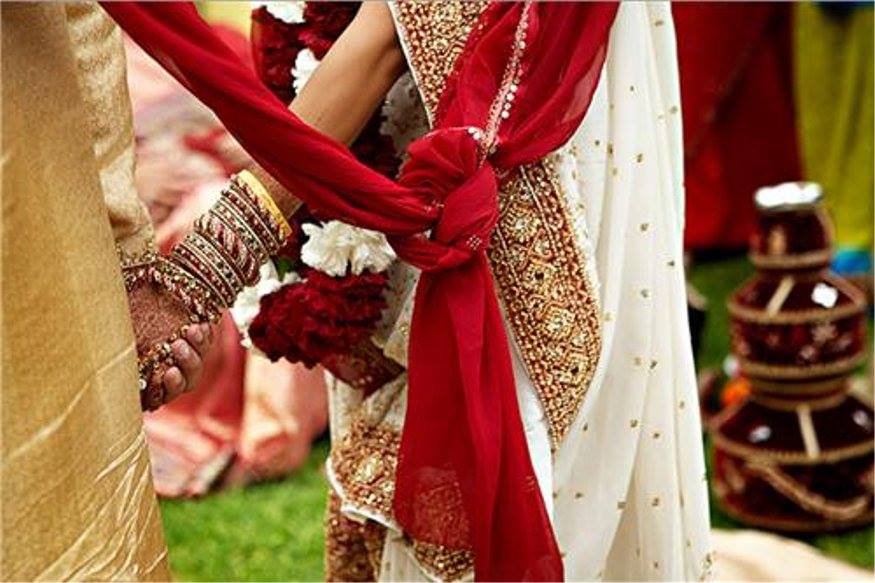 या योजनेत रोज 121 रुपये हिशोबानं जवळजवळ महिन्याला 3600 रुपये प्रीमियर प्लॅन मिळू शकतो. कोणाला याहून कमी प्रीमियर किंवा जास्त प्रीमियर द्यायचा असेल तरी हा प्लॅन घेता येईल. या योजनेत रोज 121 रुपये हिशोबानं जवळजवळ महिन्याला 3600 रुपये प्रीमियर प्लॅन मिळू शकतो. कोणाला याहून कमी प्रीमियर किंवा जास्त प्रीमियर द्यायचा असेल तरी हा प्लॅन घेता येईल.