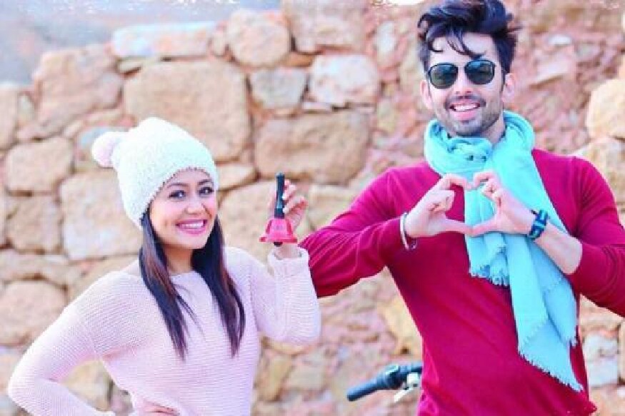 नेहा पुढे म्हणाली की,'आपल्या भावना जगजाहीर केल्यानंतर अनेक लोक आपल्याशी आणखी नकारात्मकेतेने वागतात. पण हिमांश असं काही वागला नाही, त्याला सोशल मीडियावर खूप ट्रोल केलं जात आहे. माझ्यामुळे त्याला अनेकांकडून ऐकावं लागत आहे, याचं मला आता वाईट वाटतंय. पुन्हा मी अशी चुक कधीच करणार नाही.' नेहा पुढे म्हणाली की,'आपल्या भावना जगजाहीर केल्यानंतर अनेक लोक आपल्याशी आणखी नकारात्मकेतेने वागतात. पण हिमांश असं काही वागला नाही, त्याला सोशल मीडियावर खूप ट्रोल केलं जात आहे. माझ्यामुळे त्याला अनेकांकडून ऐकावं लागत आहे, याचं मला आता वाईट वाटतंय. पुन्हा मी अशी चुक कधीच करणार नाही.'