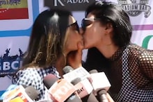 ‘टीव्ही अभिनेत्री निया शर्माने दुसऱ्या अभिनेत्रीला केलं KISS, होळी पार्टीचा व्हिडिओ व्हायरल