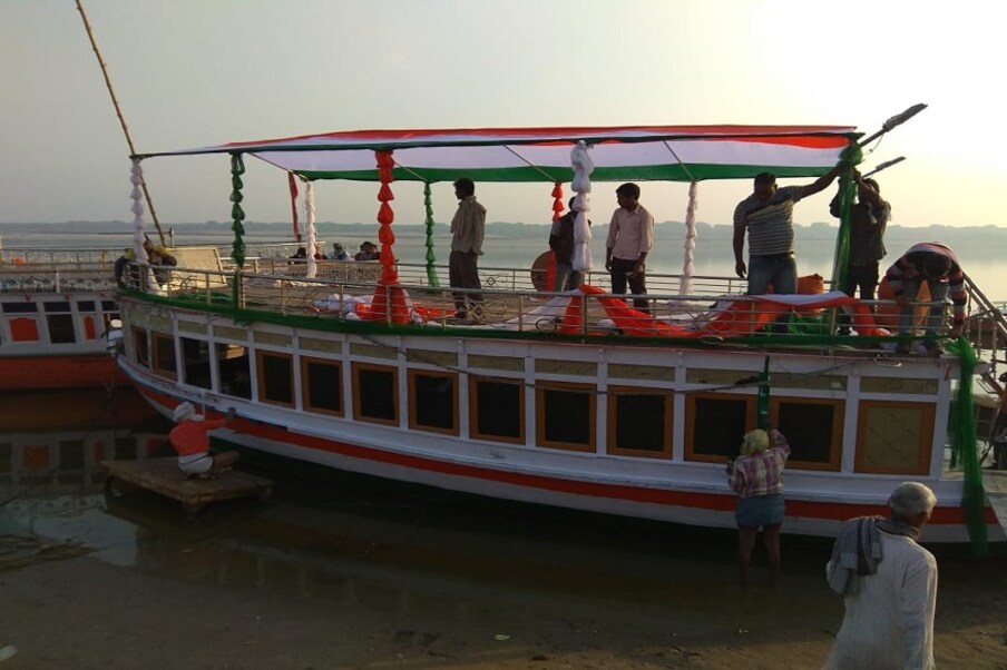 प्रयागराज ते वाराणसी या दरम्यान ही गंगा यात्रा असणार आहे. यावेळी प्रियंका गांधी संगमावर पुजा देखील करणार आहेत. 