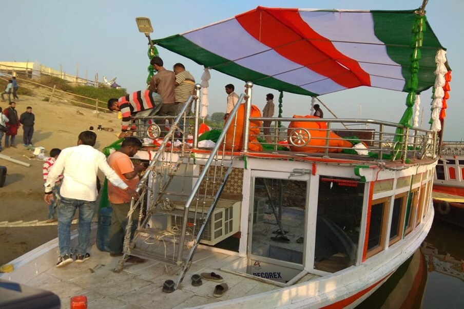 आजपासून सुरू होणारी गंगा यात्रा 3 दिवस चालणार आहे. गंगा यात्रेदरम्यान प्रियंका 140 किमीचा प्रवास करणार असून लोकांशी देखील संवाद साधणार आहेत. त्यासाठी बोट देखील तयार करण्यात आली असून सुरक्षेची देखील काळजी घेण्यात आली आहे. 