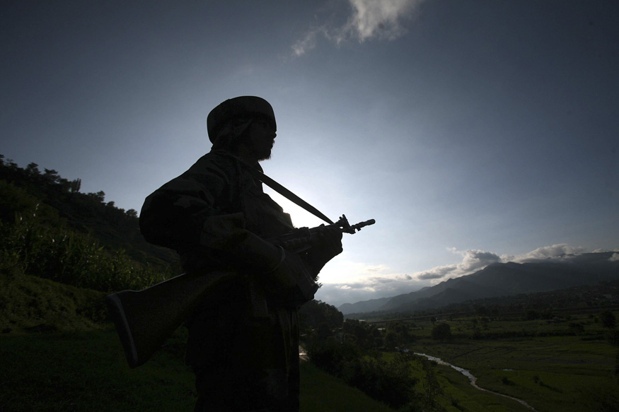 An Indian army soldier stands guard while patrolling near the Line of Control, a ceasefire line dividing Kashmir between India and Pakistan, in Poonch district August 7, 2013. India's parliament was paralysed on Wednesday as opposition lawmakers angrily protested over the government's response to an ambush in which five soldiers were shot dead on the border with Pakistan in the disputed region of Kashmir. REUTERS/Mukesh Gupta (INDIAN-ADMINISTERED KASHMIR - Tags: MILITARY) - GM1E98802JQ01