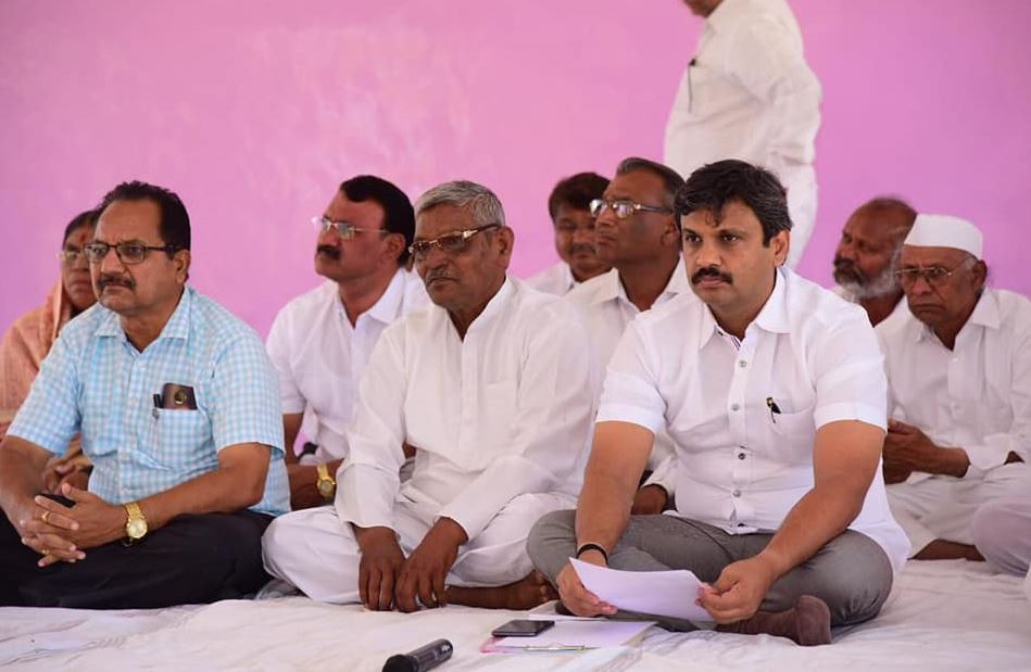 रासप आमदार राहुल कुल यांचे इंदापूरमधील काँग्रेस नेते हर्षधवर्धन पाटील आणि भोरचे काँग्रेस आमदार संग्राम थोपटे या नेत्यांशी चांगले संबंध असल्याचं बोललं जातं. रासप आमदार राहुल कुल यांचे इंदापूरमधील काँग्रेस नेते हर्षधवर्धन पाटील आणि भोरचे काँग्रेस आमदार संग्राम थोपटे या नेत्यांशी चांगले संबंध असल्याचं बोललं जातं.