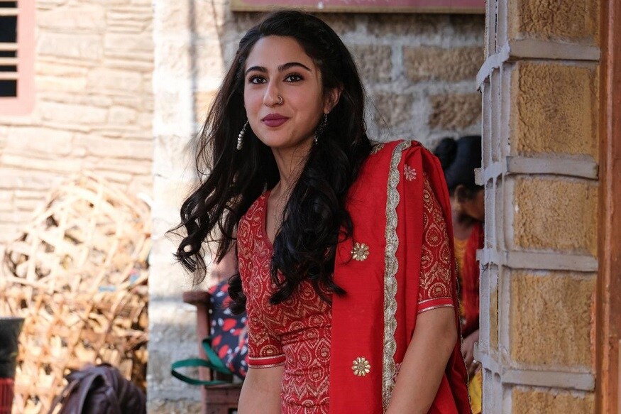 अभिनेत्री सारा अली खाननं दोनच सिनेमे केलेत. पण बाॅलिवूडच्या या सुंदर अभिनेत्रीचं खूप कौतुक होतंय.जाणून घ्या तिच्या फिटनेस फंडाबद्दल अभिनेत्री सारा अली खाननं दोनच सिनेमे केलेत. पण बाॅलिवूडच्या या सुंदर अभिनेत्रीचं खूप कौतुक होतंय.जाणून घ्या तिच्या फिटनेस फंडाबद्दल