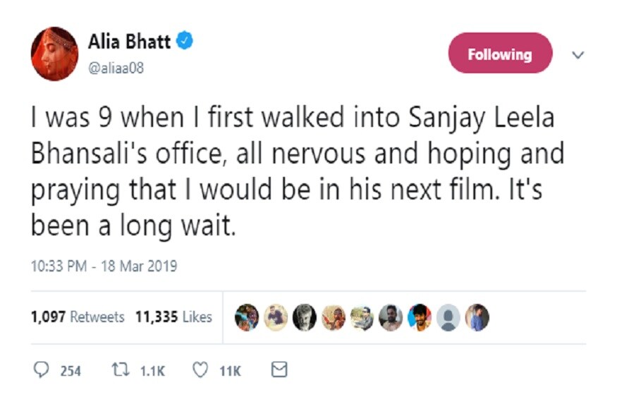 आलिया आणि सलमान यांनी ट्विटरवरून याची माहिती दिली. आलिया म्हणते, '9 वर्षांची आसताना भन्साळींच्या ऑफिसमध्ये गेले होते. मला आशा होती की मी त्यांचा सिनेमा करेन ही खूप मोठी प्रतीक्षा होती. पण मी आनंदी आहे' आलिया आणि सलमान यांनी ट्विटरवरून याची माहिती दिली. आलिया म्हणते, '9 वर्षांची आसताना भन्साळींच्या ऑफिसमध्ये गेले होते. मला आशा होती की मी त्यांचा सिनेमा करेन ही खूप मोठी प्रतीक्षा होती. पण मी आनंदी आहे'