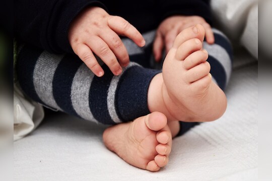 अरेच्चा! अवघ्या 6 महिन्याच्या मुलावर लॉकडाऊन तोडल्याचा गुन्हा दाखल, काय आहे नेमकं प्रकरण